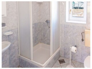 Apartment Povljana  12