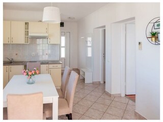 Apartment Povljana  8