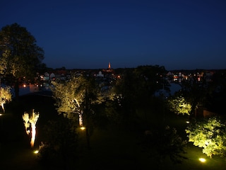 Garten iluminiert am Abend