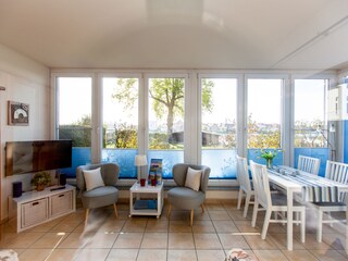 Wohnzimmer mit Essbereich