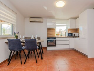 Apartment Povljana  5