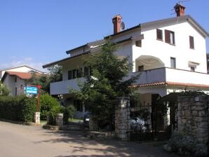 Two bedroom apartment with terrace and sea view Karigador, Novigrad A-2534-b