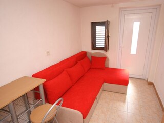 Apartment Gdinj  9