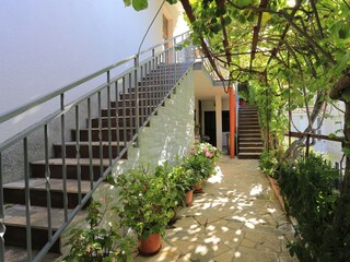 Apartment Okrug Gornji  11