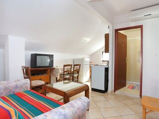 Apartment Okrug Gornji  15