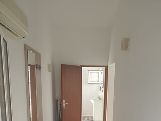 Apartment Metajna  12