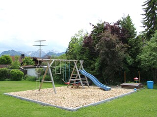 Hauseigener kleiner Spielplatz für unsere kleinen Gäste