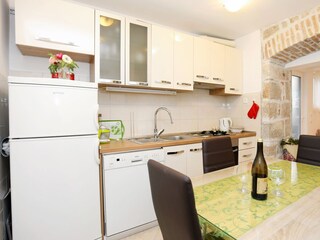 Apartment Kastel Kambelovac  13