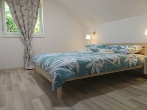 Three bedroom apartment with balcony Smoljanac, Plitvice A-12345-b