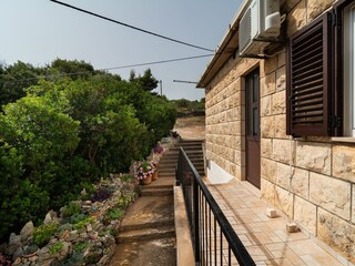 Apartment Splitska  4