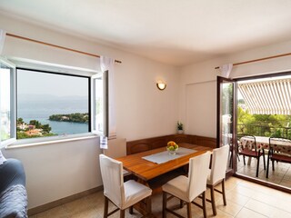 Apartment Splitska  8