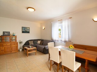 Apartment Splitska  9