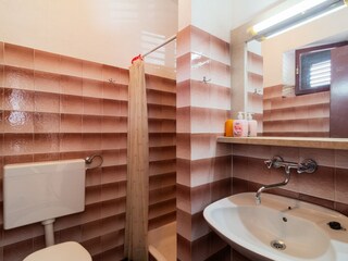 Apartment Splitska  16