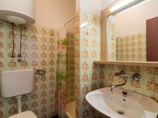 Apartment Splitska  17