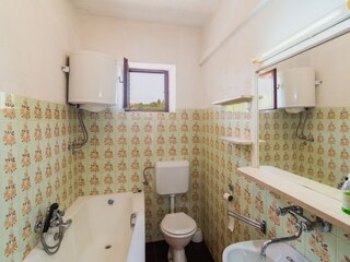 Apartment Splitska  18