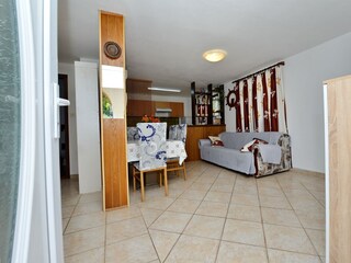 Apartment Povljana  9