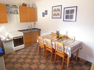 Apartment Gdinj  9