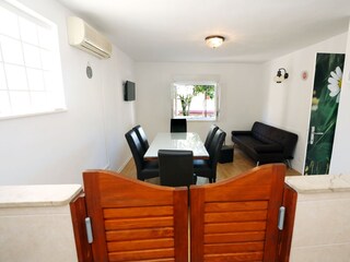 Apartment Okrug Gornji  12