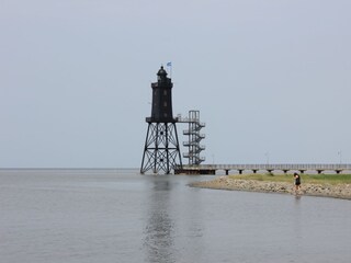 Nordseestrand mit dem Leuchtfeuer Obereversand