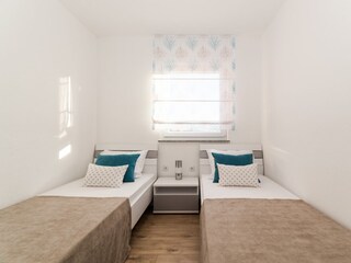 Apartment Povljana  12