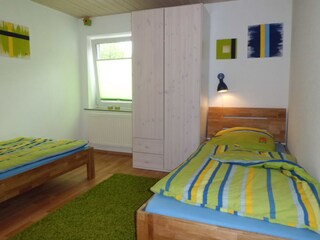 2. Schlafzimmer mit 2 Einzelbetten