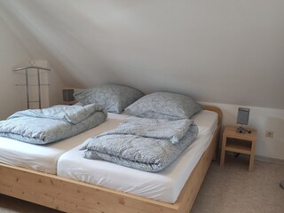 Schlafzimmer 1