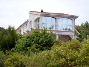 Two bedroom apartment near beach Sevid, Trogir A-15404-b