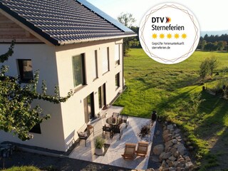 Eure Terrasse mit Zugang zur Wohnung