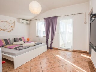 Apartment Povljana  9