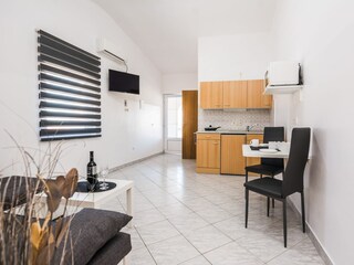 Apartment Povljana  8