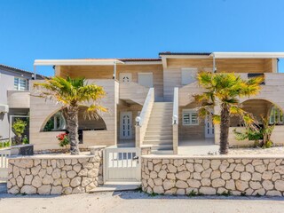 Apartment Povljana  2