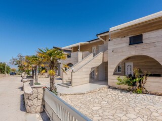 Apartment Povljana  3