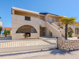 Apartment Povljana  4