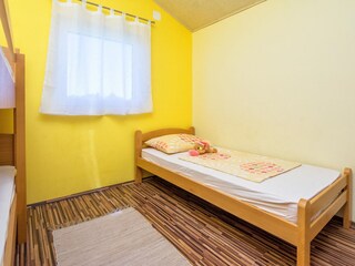 Apartment Povljana  12