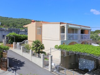 Apartment Arbanija  2