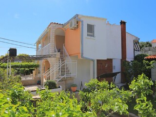 Apartment Arbanija  6