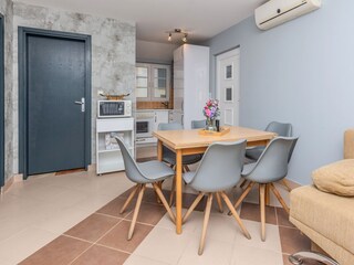 Apartment Povljana  9