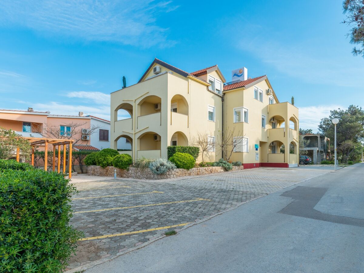 Apartment Povljana 5