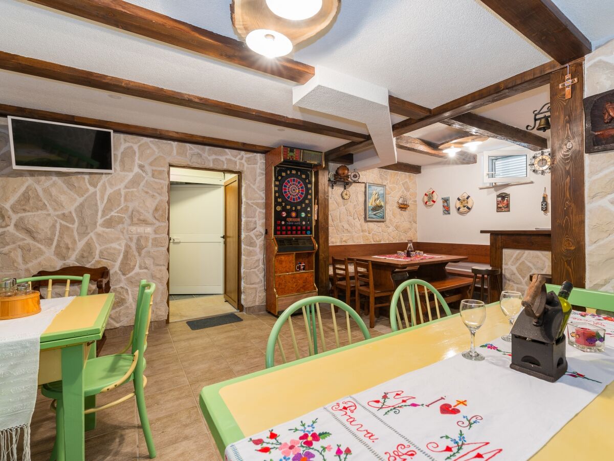 Apartment Povljana 7