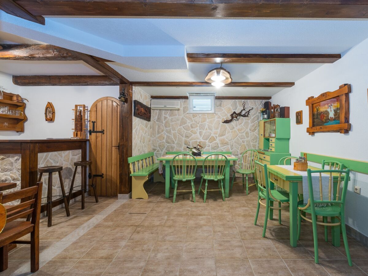 Apartment Povljana 8