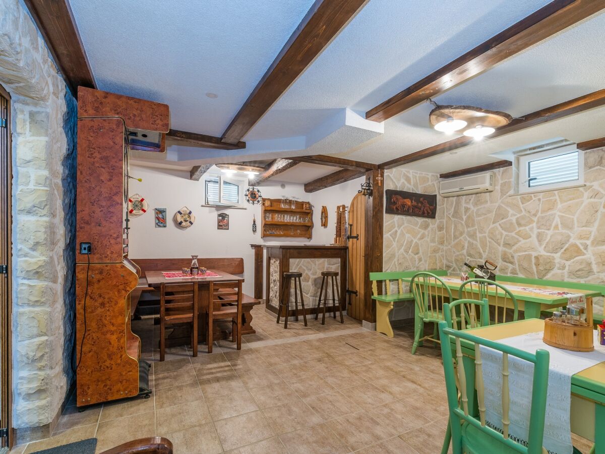 Apartment Povljana 9