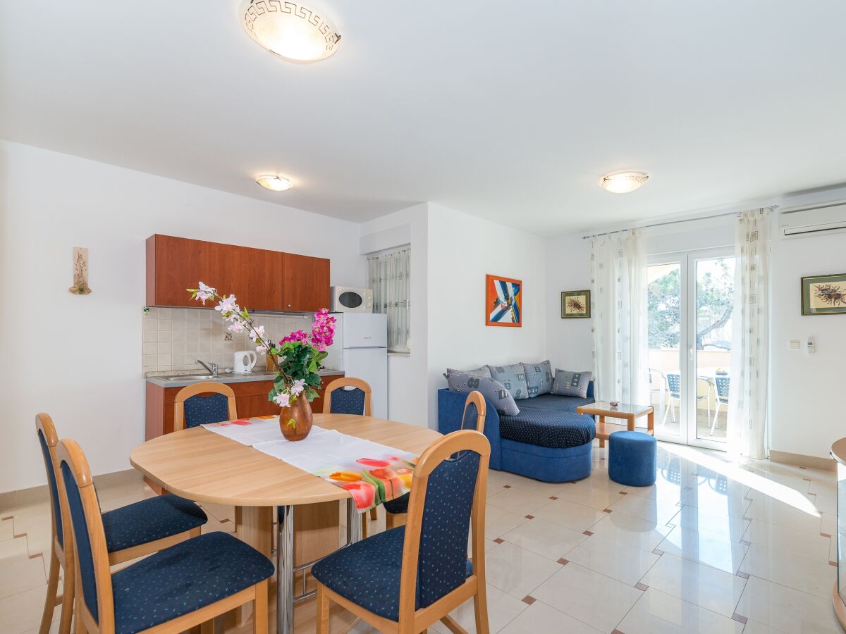 Apartment Povljana 12