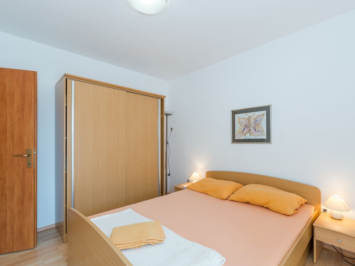 Apartment Povljana 18