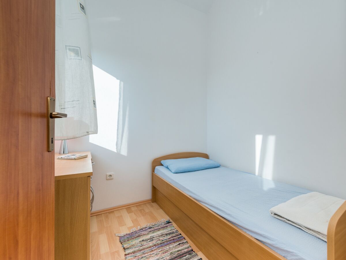 Apartment Povljana 21