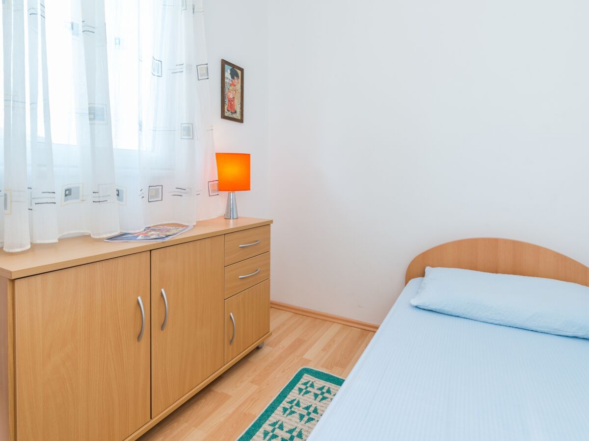 Apartment Povljana 23