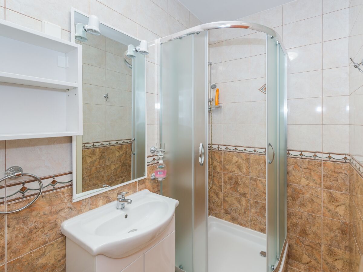 Apartment Povljana 25