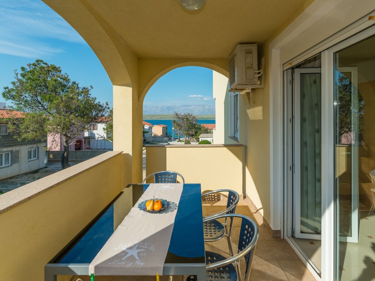Apartment Povljana 26