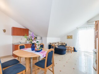 Apartment Povljana  10