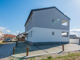 Apartment Povljana  7