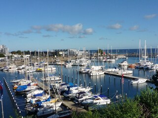 Blick auf den Yachthafen und die Ostsee